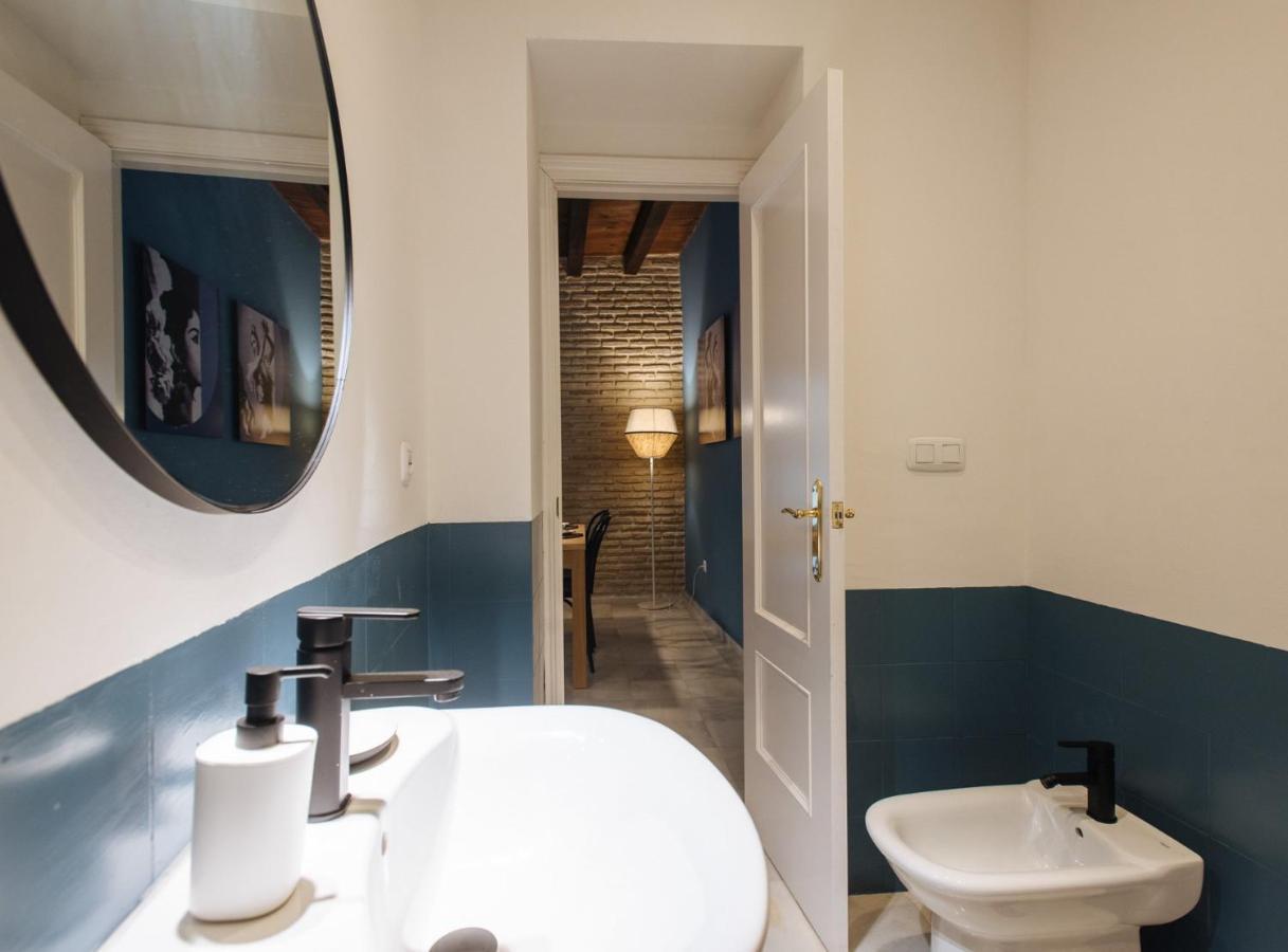 Suites Triana Sevilla Apartments Екстериор снимка